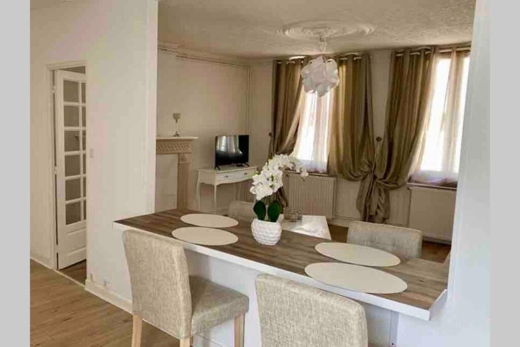 Le Roi Apartment อาวร็องช์ ภายนอก รูปภาพ
