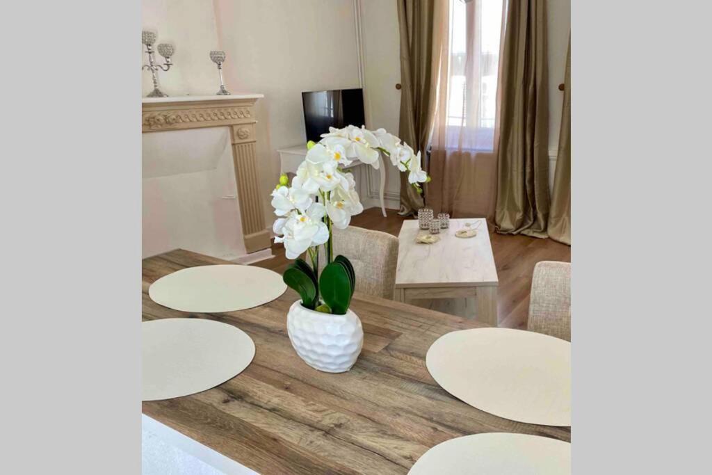 Le Roi Apartment อาวร็องช์ ภายนอก รูปภาพ